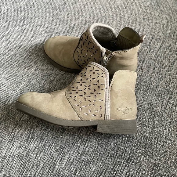 OshKosh girl Tan Ankle Boots with Cutout Design size 10 grayish brown play wear - Picture 6 of 7